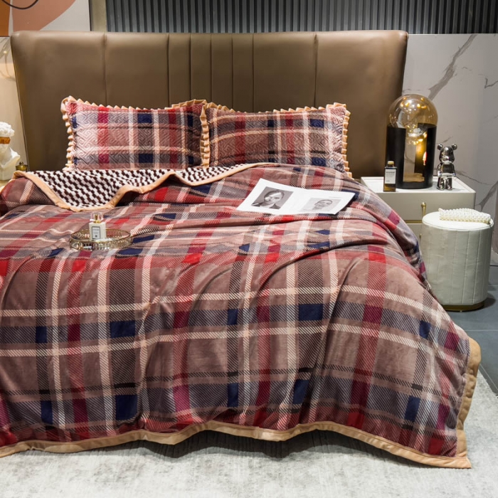 91家纺网 家纺一手货源 找家纺 羋多 2023新款A版牛奶绒+B版阳离子提花双层复合毯 经典红格