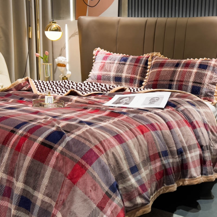 91家纺网 家纺一手货源 找家纺 羋多 2023新款A版牛奶绒+B版阳离子提花双层复合毯 经典红格