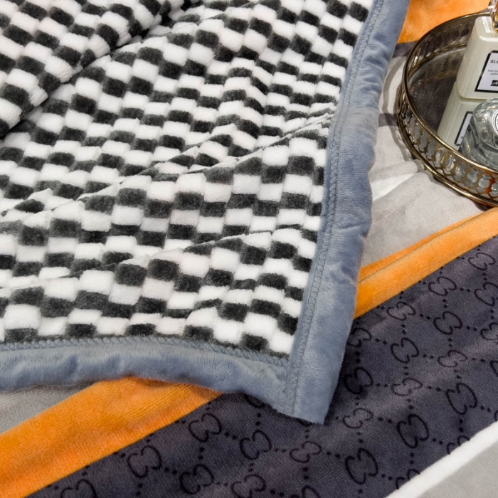 91家纺网 家纺一手货源 找家纺 羋多 2023新款A版牛奶绒+B版阳离子提花双层复合毯 时尚潮牌