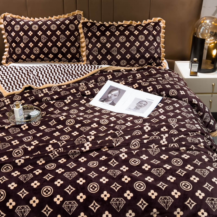 91家纺网 家纺一手货源 找家纺 羋多 2023新款A版牛奶绒+B版阳离子提花双层复合毯 潮流风尚