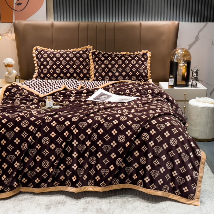 91家纺网 家纺一手货源 找家纺 羋多 2023新款A版牛奶绒+B版阳离子提花双层复合毯 潮流风尚