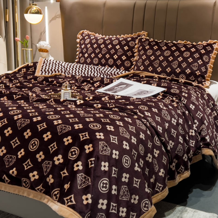 91家纺网 家纺一手货源 找家纺 羋多 2023新款A版牛奶绒+B版阳离子提花双层复合毯 潮流风尚