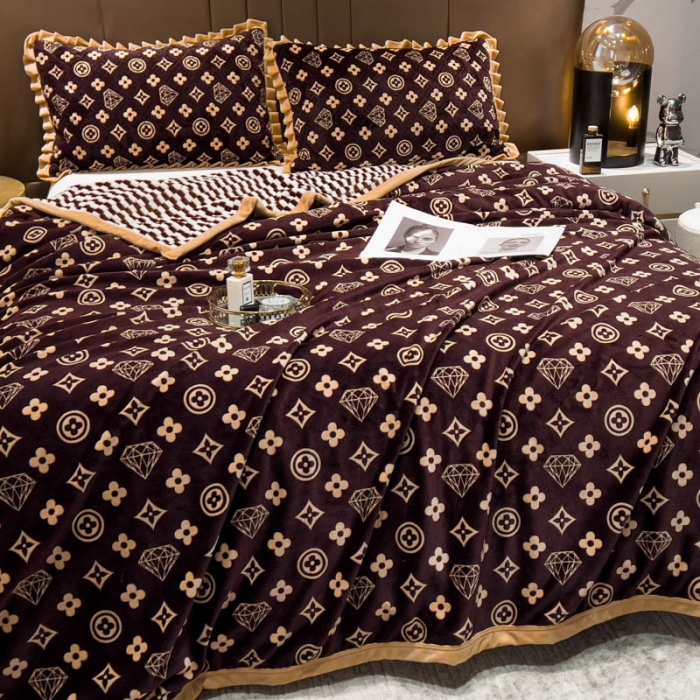 91家纺网 家纺一手货源 找家纺 羋多 2023新款A版牛奶绒+B版阳离子提花双层复合毯 潮流风尚