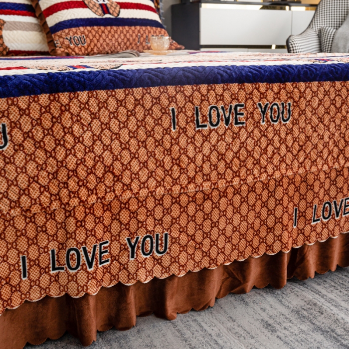 91家纺网 家纺一手货源 找家纺 （总）羋多 2023新款轻奢牛奶绒印花夹棉床裙三件套