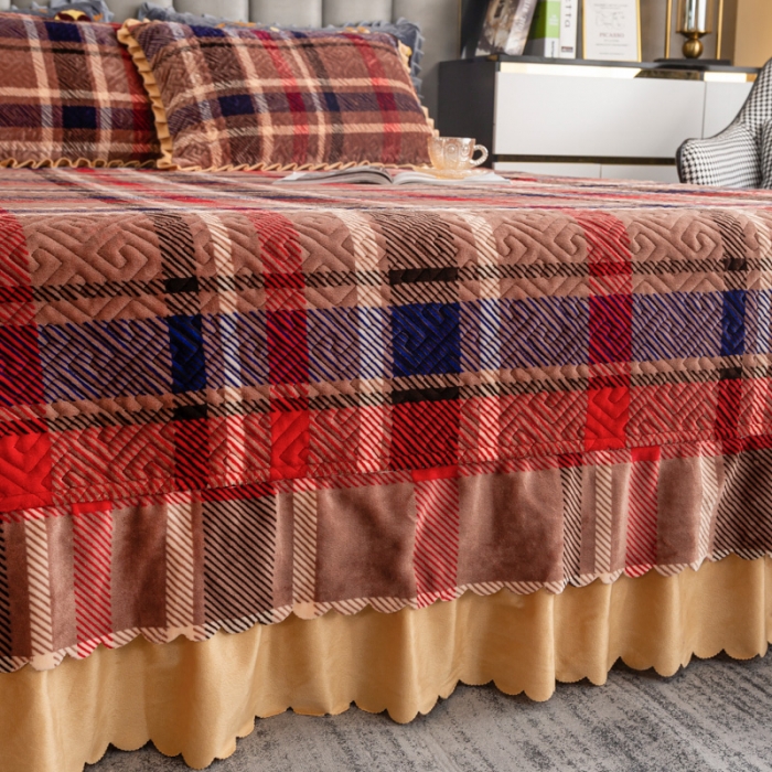 91家纺网 家纺一手货源 找家纺 羋多 2023新款轻奢牛奶绒印花夹棉床裙三件套 红棕格子