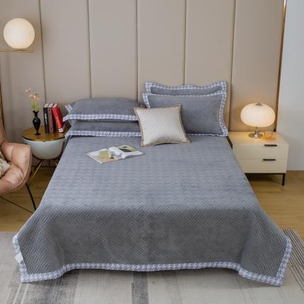 91家纺网 家纺一手货源 找家纺 羋多 2023新款数码边素色牛奶绒床盖三件套 气质灰