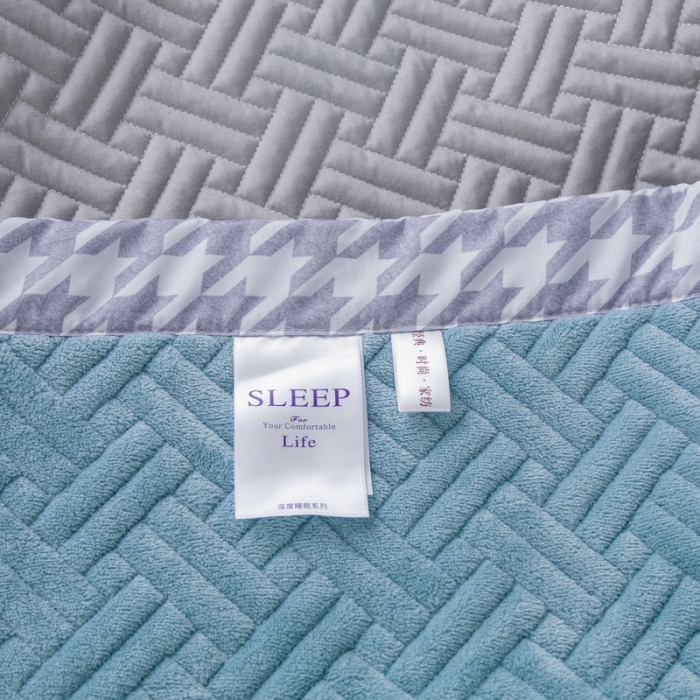 91家纺网 家纺一手货源 找家纺 （总）羋多 2023新款数码边素色牛奶绒床盖三件套