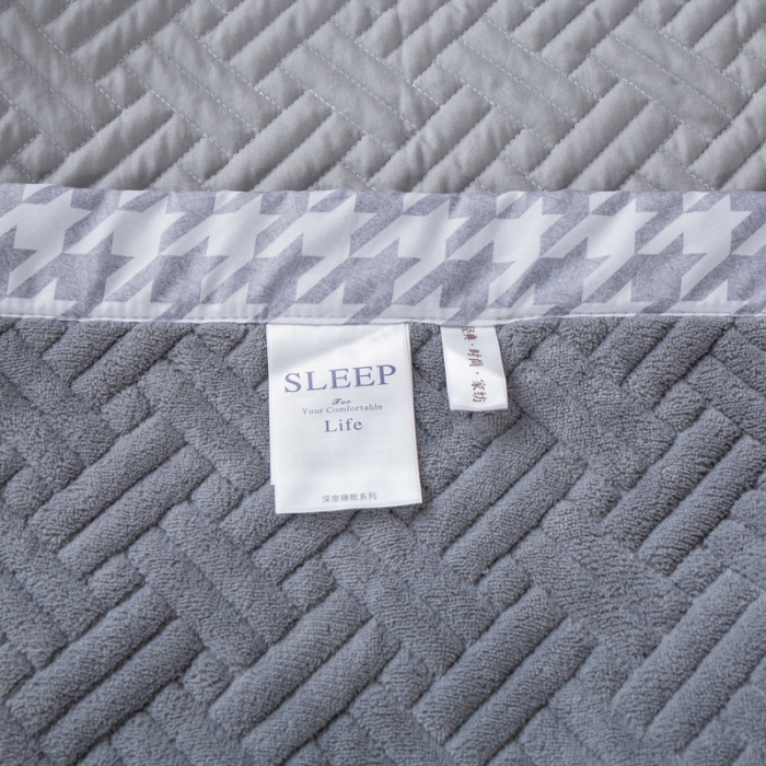 91家纺网 家纺一手货源 找家纺 羋多 2023新款数码边素色牛奶绒床盖三件套 气质灰