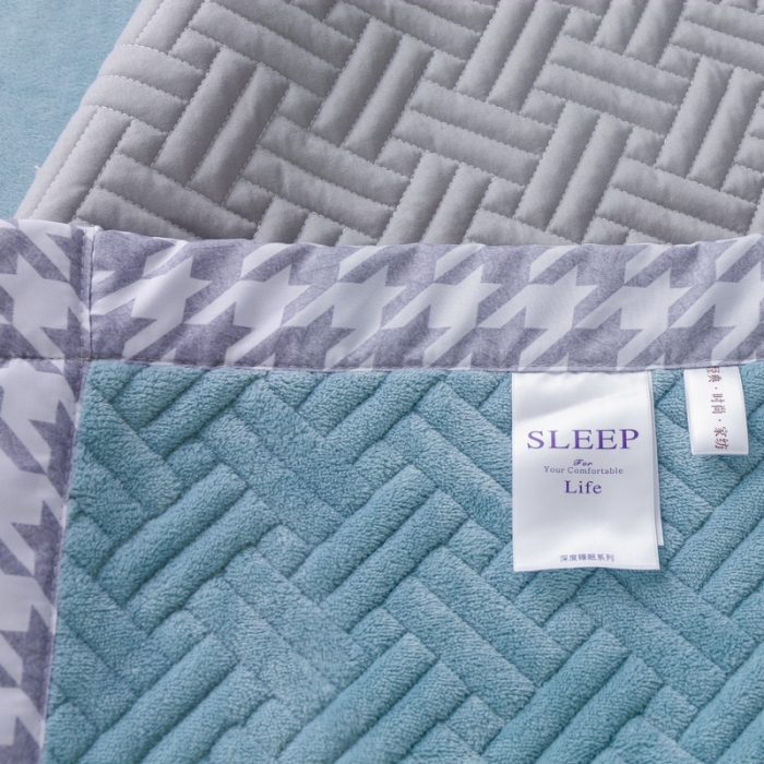 91家纺网 家纺一手货源 找家纺 羋多 2023新款数码边素色牛奶绒床盖三件套 湖水绿