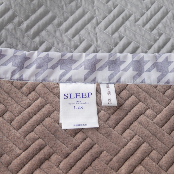 91家纺网 家纺一手货源 找家纺 羋多 2023新款数码边素色牛奶绒床盖三件套 贵族咖