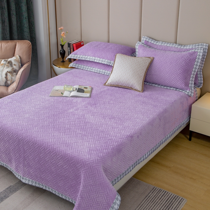 91家纺网 家纺一手货源 找家纺 羋多 2023新款数码边素色牛奶绒床盖三件套 丁香紫