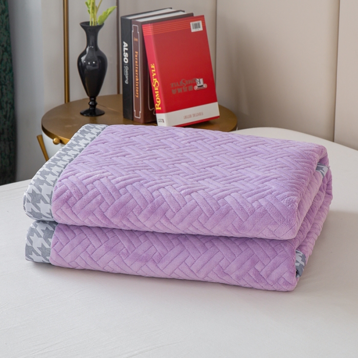 91家纺网 家纺一手货源 找家纺 羋多 2023新款数码边素色牛奶绒床盖三件套 丁香紫