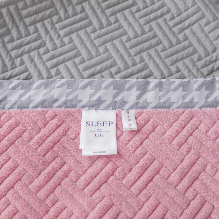 91家纺网 家纺一手货源 找家纺 羋多 2023新款数码边素色牛奶绒床盖三件套 黛雅粉