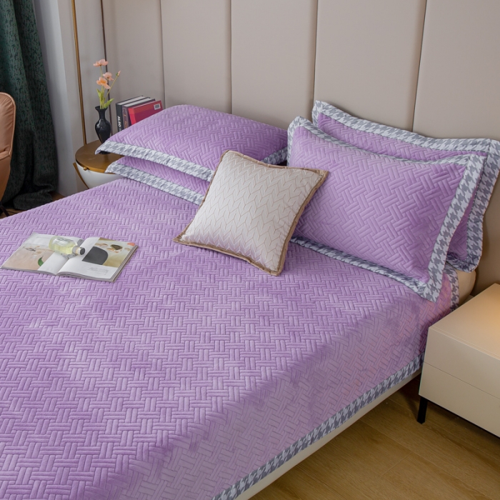 91家纺网 家纺一手货源 找家纺 羋多 2023新款数码边素色牛奶绒床盖三件套 丁香紫