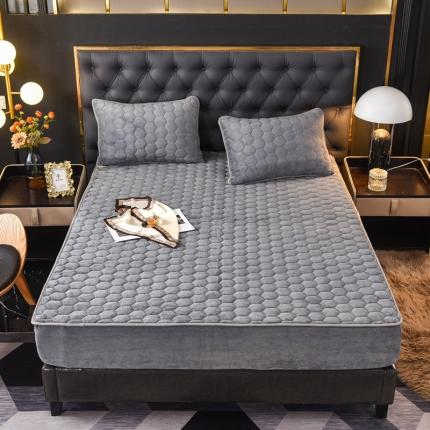 91家纺网 家纺一手货源 找家纺 （总）情煊 2022新款牛奶绒印花单品花边款夹棉床笠印花单品