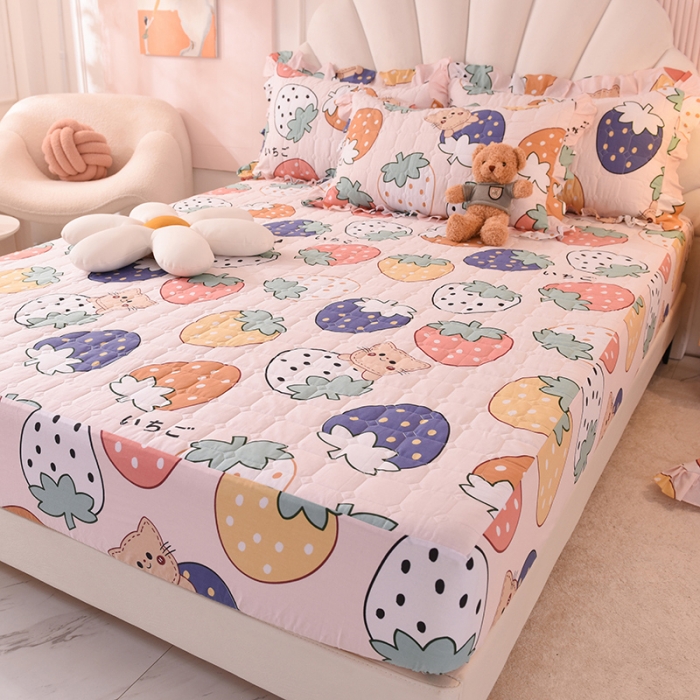 91家纺网 家纺一手货源 找家纺 甜之梦家纺 2025新款全棉夹棉防滑抗菌床笠 草莓乐园