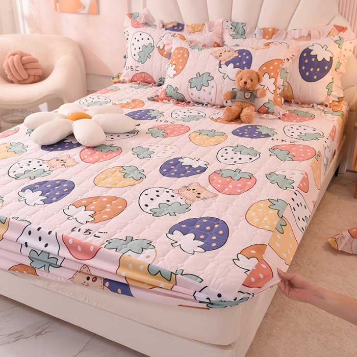 91家纺网 家纺一手货源 找家纺 甜之梦家纺 2025新款全棉夹棉防滑抗菌床笠 草莓乐园