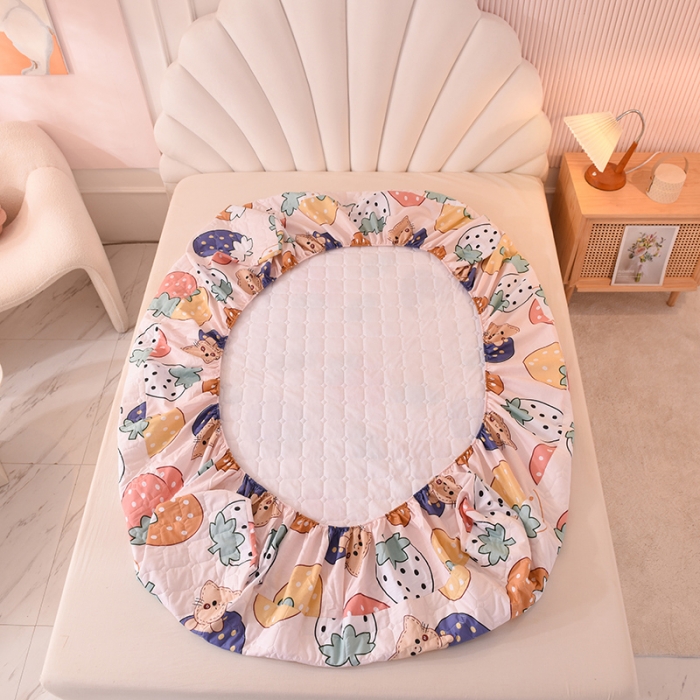 91家纺网 家纺一手货源 找家纺 甜之梦家纺 2025新款全棉夹棉防滑抗菌床笠 草莓乐园