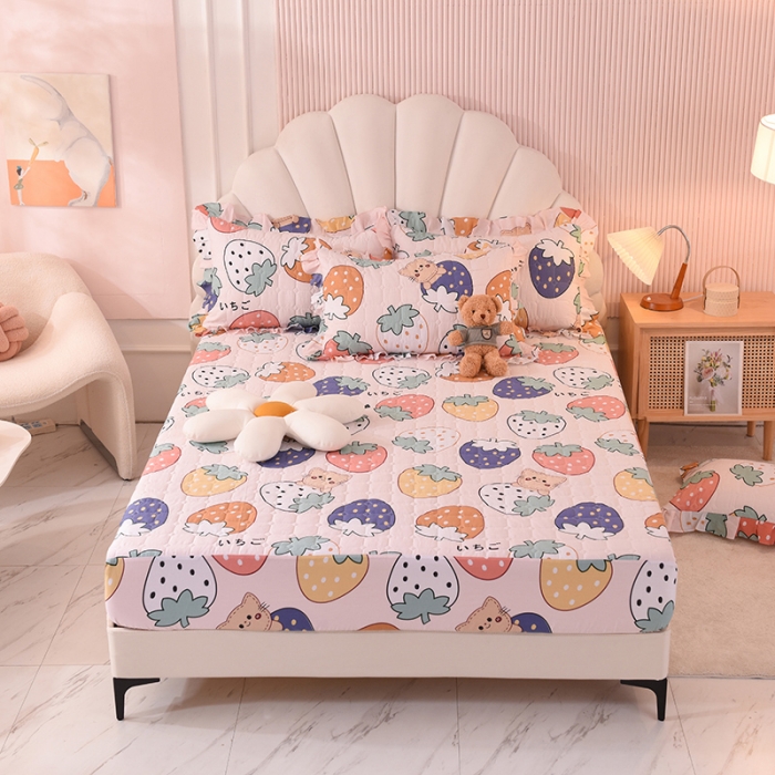 91家纺网 家纺一手货源 找家纺 甜之梦家纺 2025新款全棉夹棉防滑抗菌床笠 草莓乐园