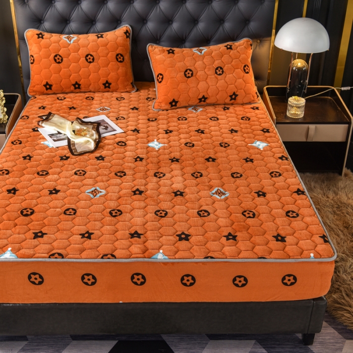 91家纺网 家纺一手货源 找家纺 情煊 2022新款牛奶绒印花单品夹棉床笠 大牌风范