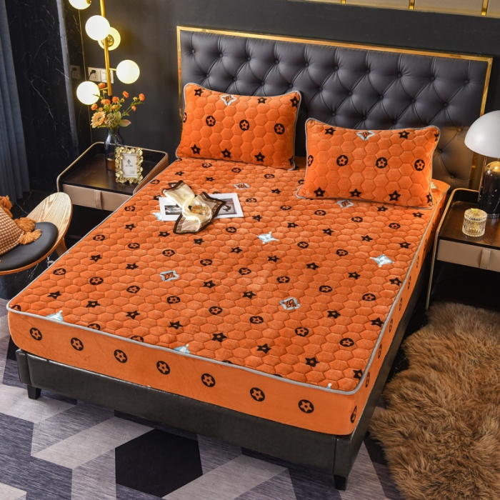 91家纺网 家纺一手货源 找家纺 情煊 2022新款牛奶绒印花单品夹棉床笠 大牌风范