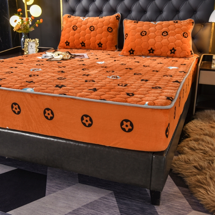 91家纺网 家纺一手货源 找家纺 情煊 2022新款牛奶绒印花单品夹棉床笠 大牌风范