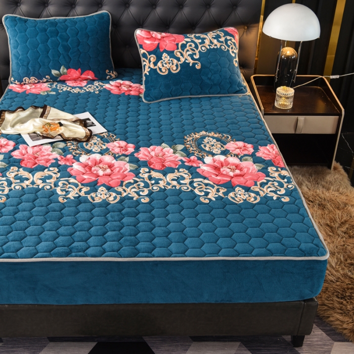 91家纺网 家纺一手货源 找家纺 情煊 2022新款牛奶绒印花单品夹棉床笠 富贵花开