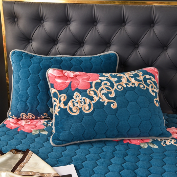 91家纺网 家纺一手货源 找家纺 情煊 2022新款牛奶绒印花单品夹棉床笠 富贵花开