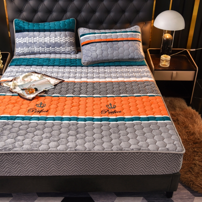 91家纺网 家纺一手货源 找家纺 情煊 2022新款牛奶绒印花单品夹棉床笠 皇冠