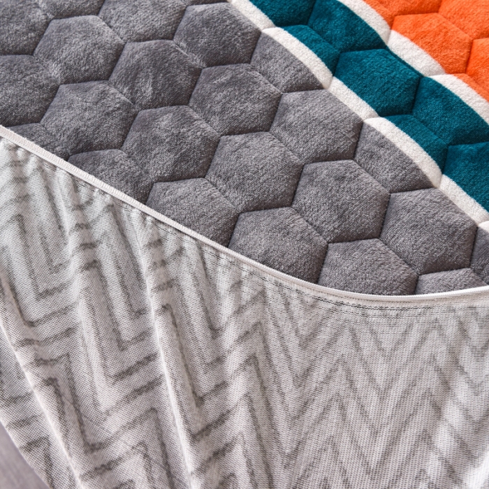 91家纺网 家纺一手货源 找家纺 情煊 2022新款牛奶绒印花单品夹棉床笠 皇冠