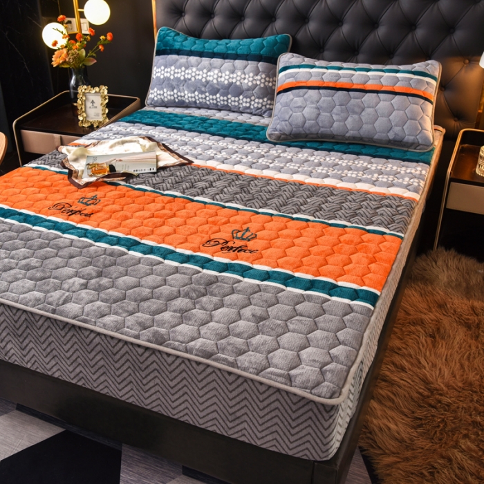 91家纺网 家纺一手货源 找家纺 情煊 2022新款牛奶绒印花单品夹棉床笠 皇冠