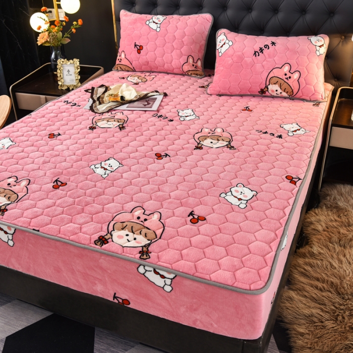 91家纺网 家纺一手货源 找家纺 情煊 2022新款牛奶绒印花单品夹棉床笠 少女心事