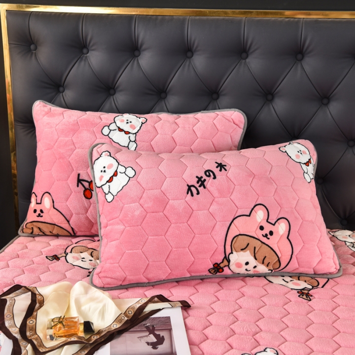 91家纺网 家纺一手货源 找家纺 情煊 2022新款牛奶绒印花单品夹棉床笠 少女心事