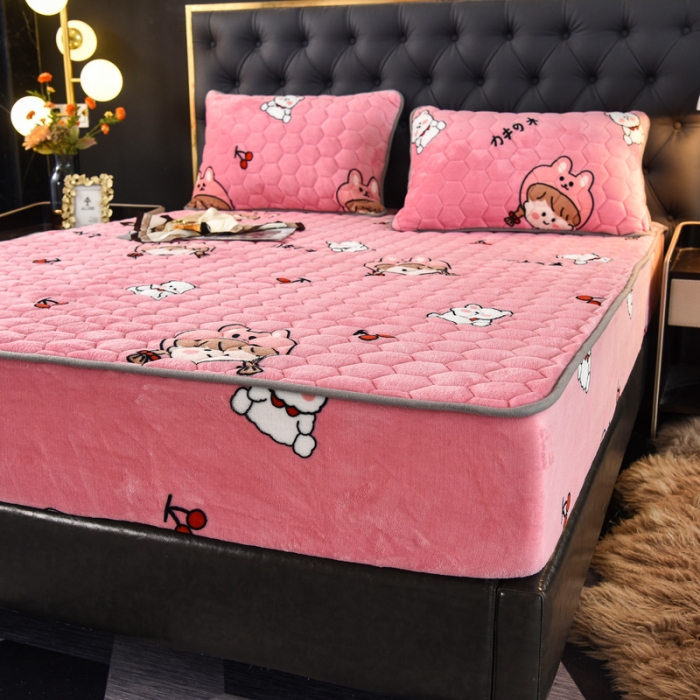 91家纺网 家纺一手货源 找家纺 情煊 2022新款牛奶绒印花单品夹棉床笠 少女心事