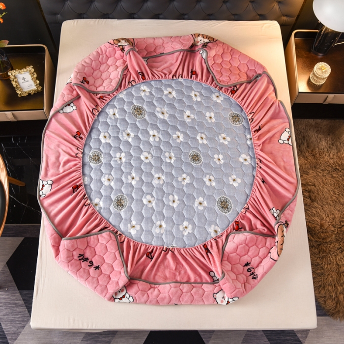 91家纺网 家纺一手货源 找家纺 情煊 2022新款牛奶绒印花单品夹棉床笠 少女心事