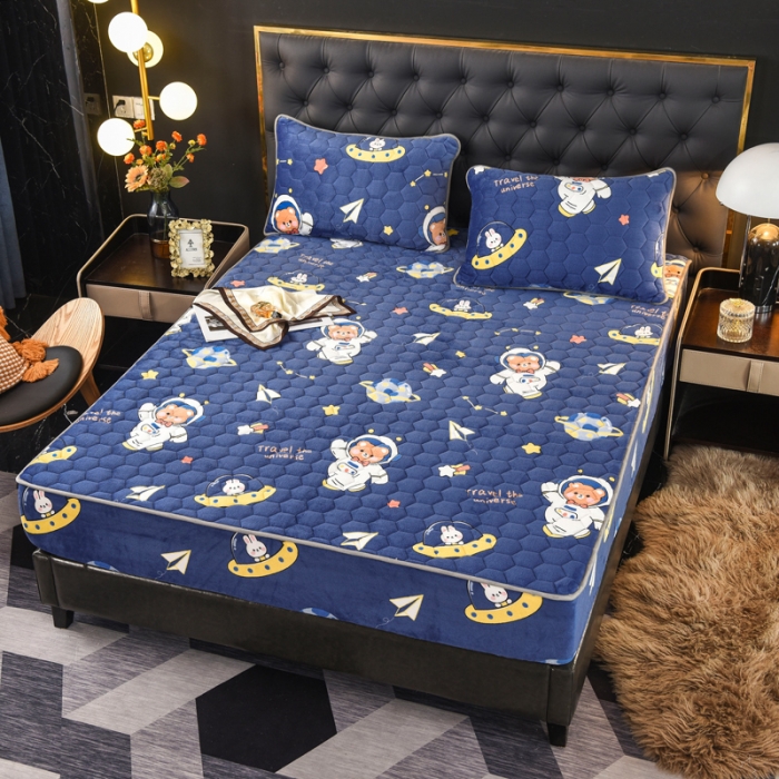 91家纺网 家纺一手货源 找家纺 情煊 2022新款牛奶绒印花单品夹棉床笠 太空熊