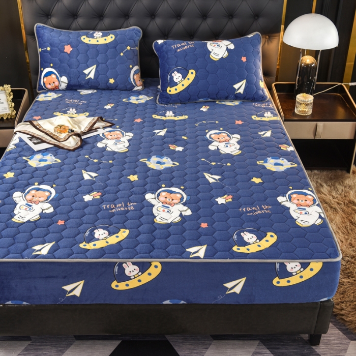 91家纺网 家纺一手货源 找家纺 情煊 2022新款牛奶绒印花单品夹棉床笠 太空熊