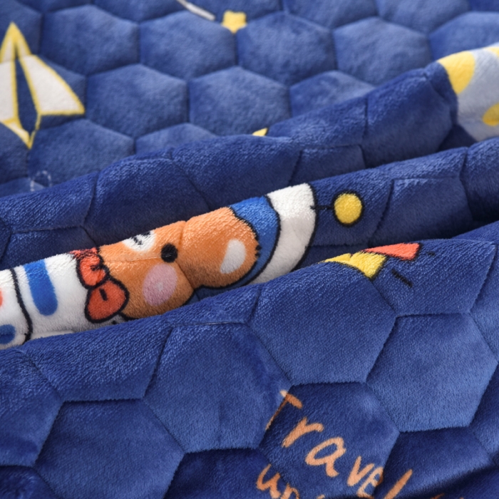 91家纺网 家纺一手货源 找家纺 情煊 2022新款牛奶绒印花单品夹棉床笠 太空熊