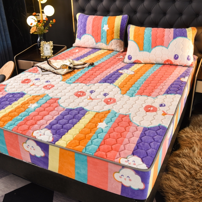 91家纺网 家纺一手货源 找家纺 情煊 2022新款牛奶绒印花单品夹棉床笠 云朵之恋