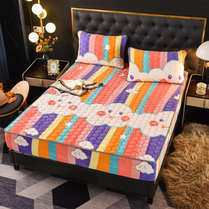 91家纺网 家纺一手货源 找家纺 情煊 2022新款牛奶绒印花单品夹棉床笠 云朵之恋