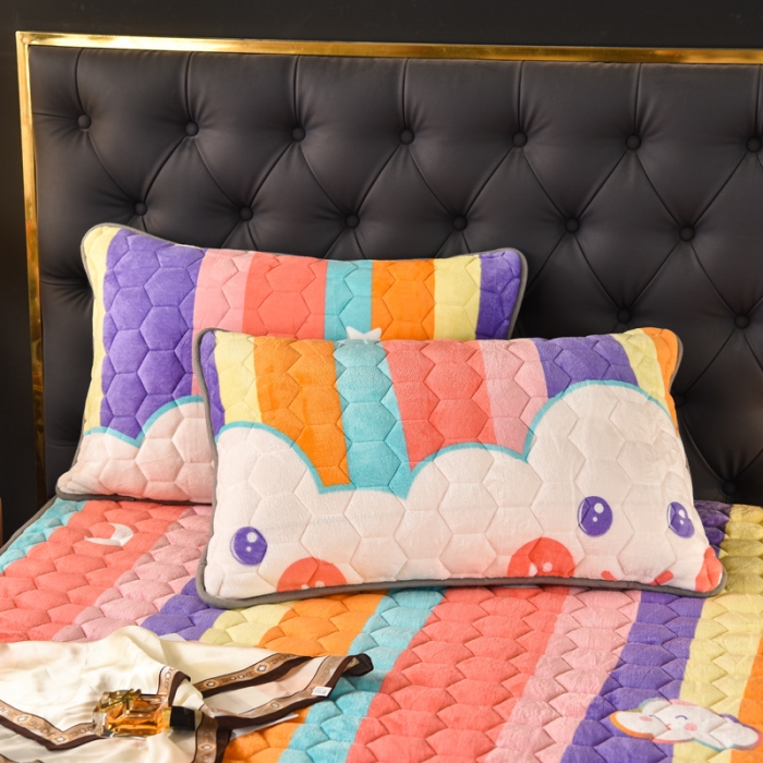 91家纺网 家纺一手货源 找家纺 情煊 2022新款牛奶绒印花单品夹棉床笠 云朵之恋