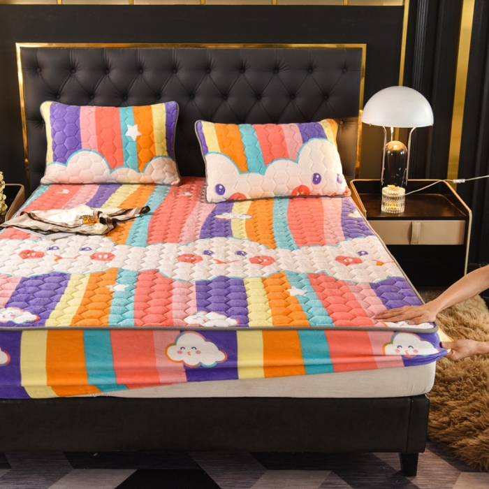 91家纺网 家纺一手货源 找家纺 情煊 2022新款牛奶绒印花单品夹棉床笠 云朵之恋