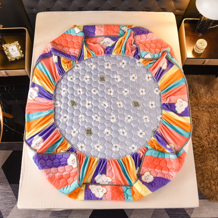 91家纺网 家纺一手货源 找家纺 情煊 2022新款牛奶绒印花单品夹棉床笠 云朵之恋