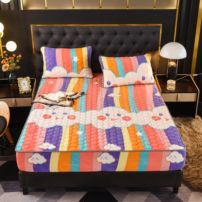 91家纺网 家纺一手货源 找家纺 情煊 2022新款牛奶绒印花单品夹棉床笠 云朵之恋