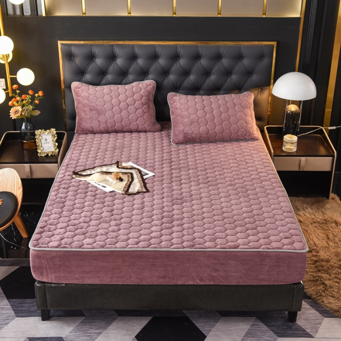 91家纺网 家纺一手货源 找家纺 情煊 2022新款牛奶绒印花单品夹棉床笠 纯紫