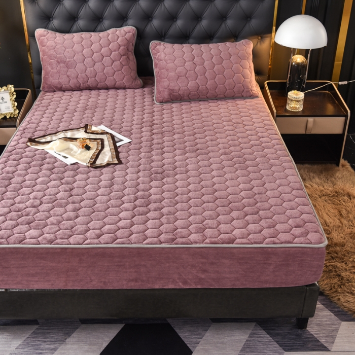 91家纺网 家纺一手货源 找家纺 情煊 2022新款牛奶绒印花单品夹棉床笠 纯紫