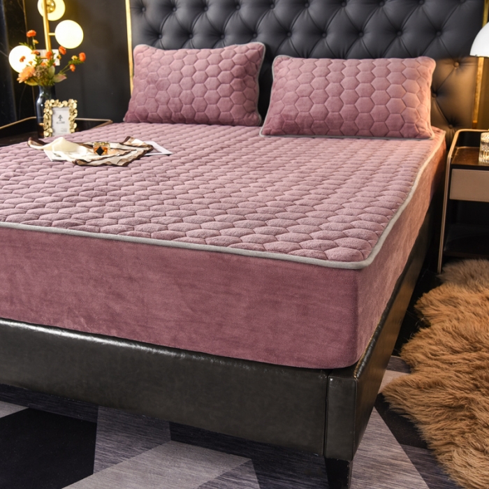 91家纺网 家纺一手货源 找家纺 情煊 2022新款牛奶绒印花单品夹棉床笠 纯紫