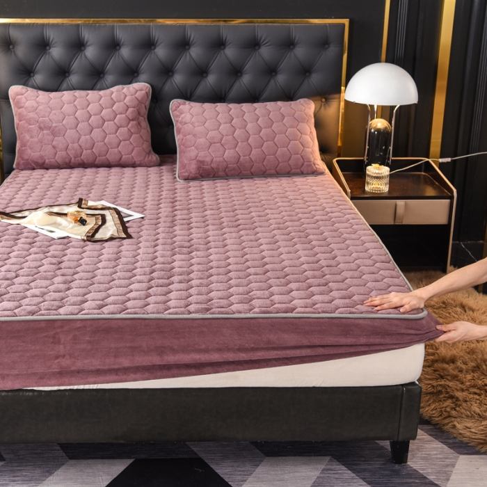 91家纺网 家纺一手货源 找家纺 情煊 2022新款牛奶绒印花单品夹棉床笠 纯紫