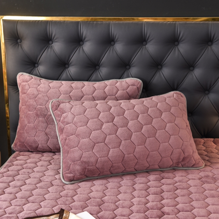 91家纺网 家纺一手货源 找家纺 情煊 2022新款牛奶绒印花单品夹棉床笠 纯紫