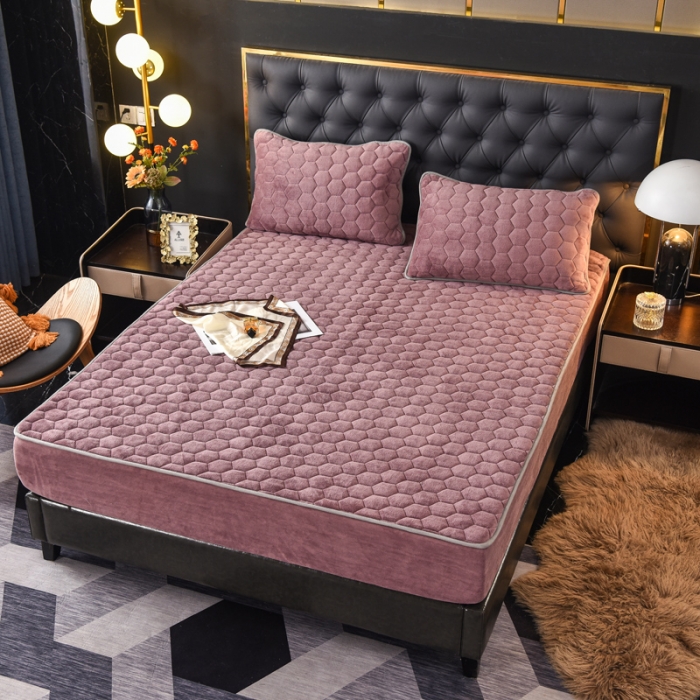 91家纺网 家纺一手货源 找家纺 情煊 2022新款牛奶绒印花单品夹棉床笠 纯紫